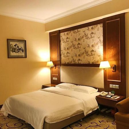 Fenggang Gladden Hotel Tiantangwei Esterno foto