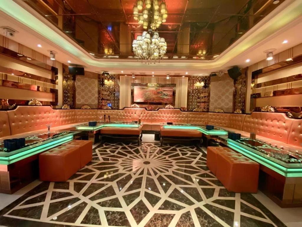 Fenggang Gladden Hotel Tiantangwei Esterno foto