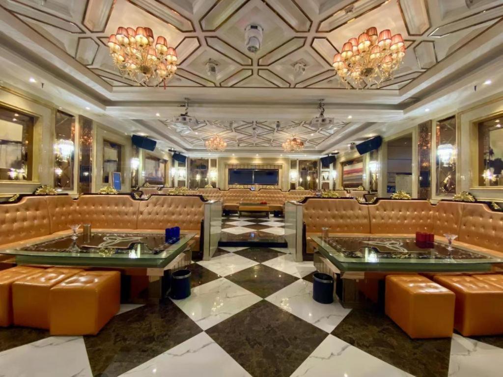 Fenggang Gladden Hotel Tiantangwei Esterno foto
