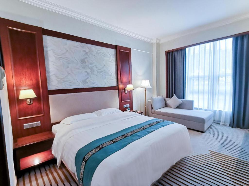 Fenggang Gladden Hotel Tiantangwei Esterno foto