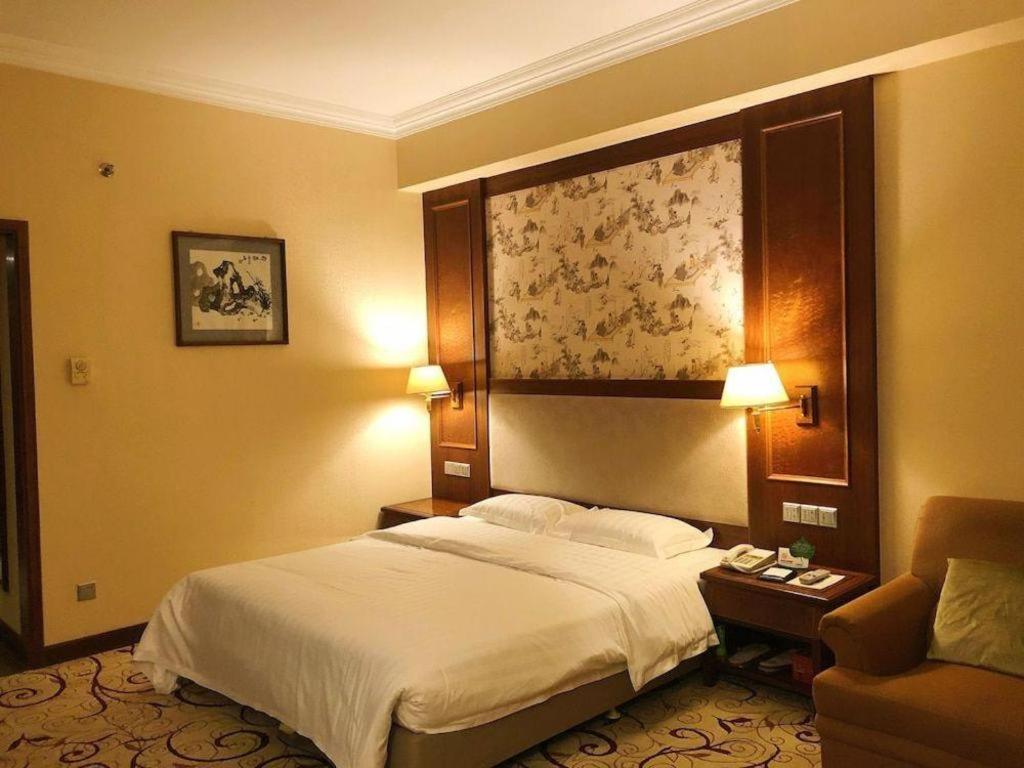 Fenggang Gladden Hotel Tiantangwei Esterno foto